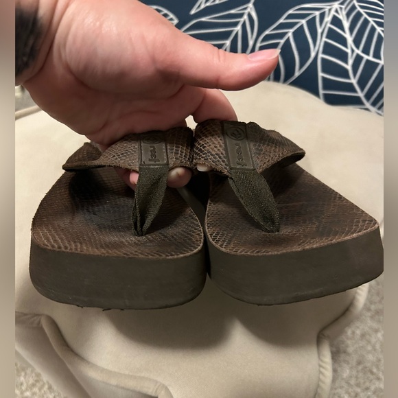 Reef Leather Snake Print Textured Brown Sandals - Picture 10 of 13